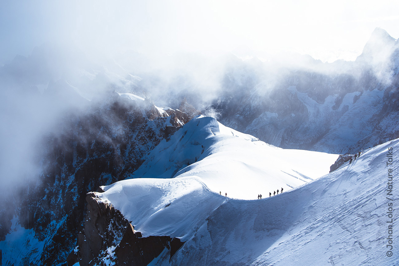 Foto van de besneeuwde bergtoppen gemaakt door reisfotograaf Johan Lolos