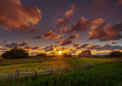 De zon die als een ster over het Texelse landschap schijnt foto gemaakt door Andy Luberti
