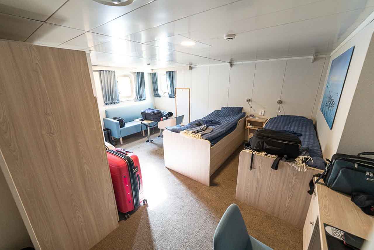 22# Suite voor 2 personen met privé badkamer, 2 ramen en 2 tafels