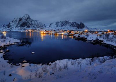 Lofoten dorp aan fjord